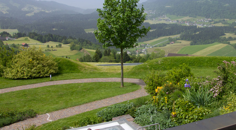 Linde_Gartenpool mit Aussicht_1400px